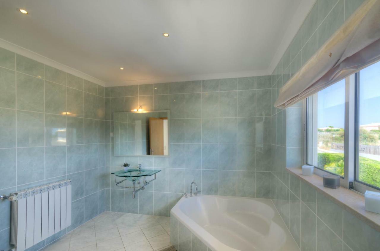 Villa Montanha, Luxury Coastal Villa, With Swimming Pool, Loungers And Alfresco Dining, 10 Min Walk To The Beautiful Praia Da Luz Beach, Shops, Bars And Restaurants! Экстерьер фото